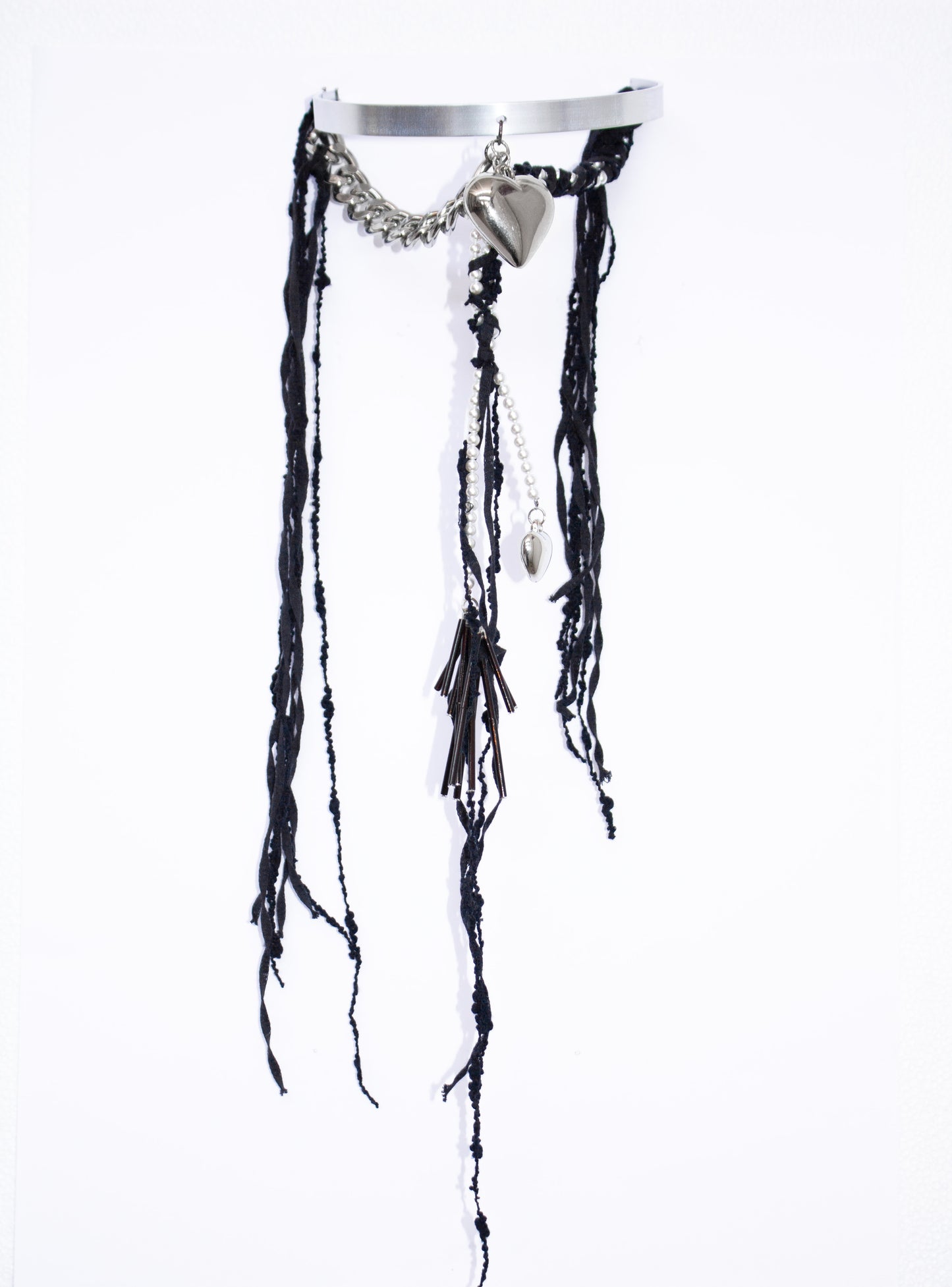 Collana con charms cuore e lacci