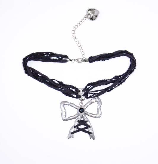 Collana fiocco con charm e lacci